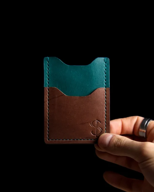 Ręcznie szyte minimalistyczne etui na karty